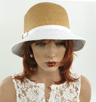 witte zomerhoed cloche model