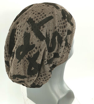 Vintage katoenen used look lange beanie herenmuts taupe bruin met zwarte print tekst 