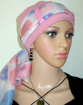Chemo muts met sjaal stippen print kleur roze