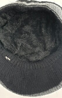 Teddy gevoerde warme winterpet baret met kort klepje kleur zwart