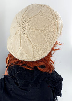 Dubbel gebreide wintermuts baret met strass stenen kleur beige maat one size