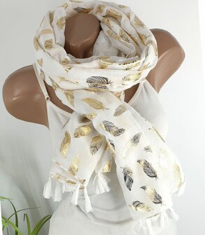 Zomersjaal 180 x 90 centimeter wit met goudkleurige blaadjes print