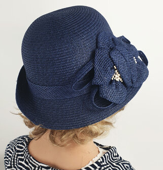 Cloche jaren 20 style van toyostro kleur blauw met versiering 