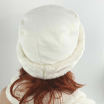 MARA Elegant hoedje met Imitatiebontrand wolwit creme