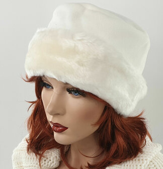MARA Elegant hoedje met Imitatiebontrand wolwit creme