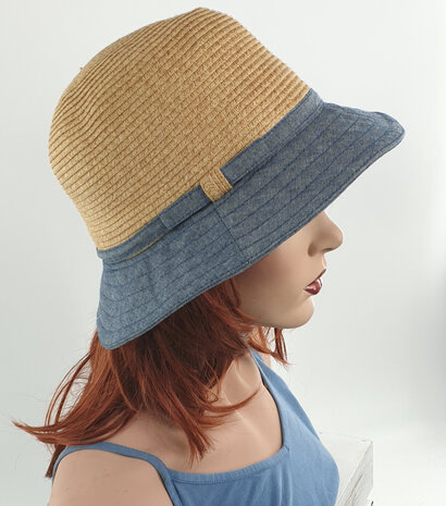 Zomerhoed zonnehoed cloche blauw naturel maat one size 56 57 centimeter