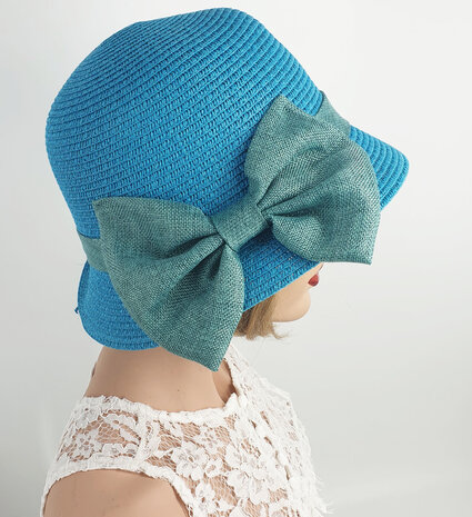 Cloche jaren 20 style van toyostro kleur turquoise met strik versiering 