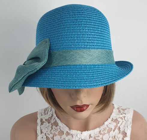Cloche jaren 20 style van toyostro kleur turquoise met strik versiering 