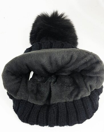 Warme kabel wintermuts met pompon met met fleece voering kleur zwart