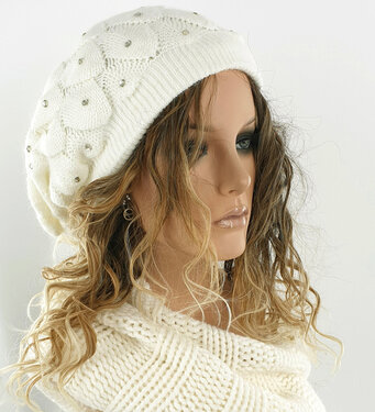 Dubbel gebreide wintermuts met strass stenen kleur wolwit