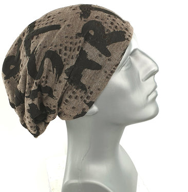 Vintage katoenen used look lange beanie herenmuts taupe bruin met zwarte print tekst 