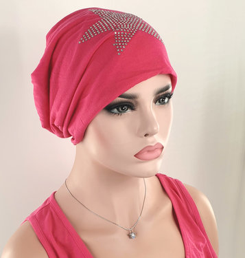 Zomerse chemo beanie chemomuts met grote ster van studs kleur hot pink