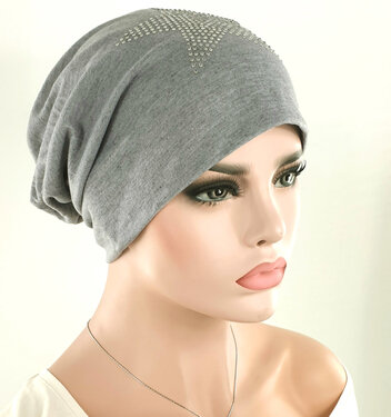 Zomerse chemo beanie chemomuts met grote ster van studs kleur grijs