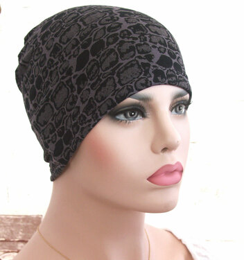 Chemo basismuts slaapmuts lila zwarte print