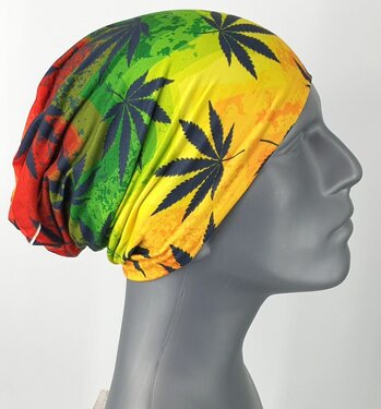 Gekleurde beanie muts in rasta style met wiet bladeren