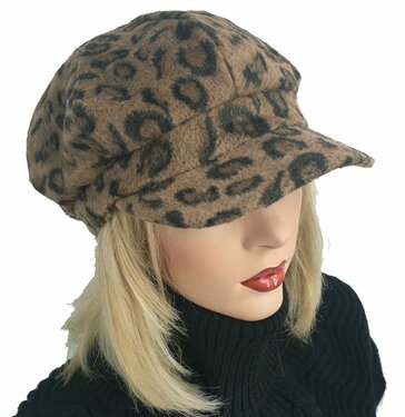 Prachtige winter baret met klepje luipaard print kleur bruin