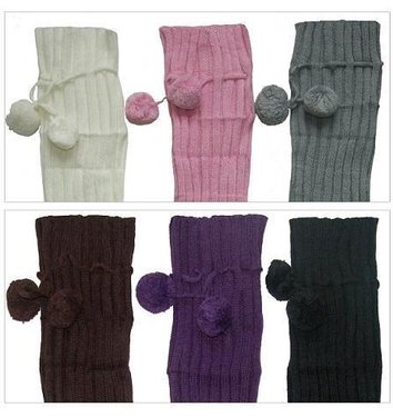 Warme beenwarmers met bolletjes in verschillende kleuren