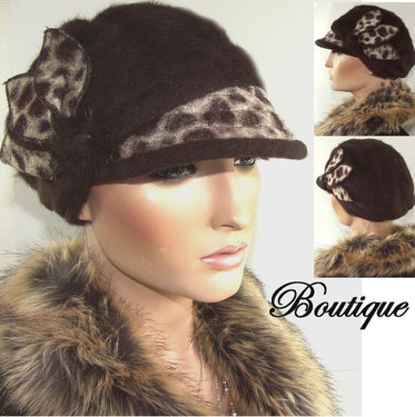 Donkerbruine winterbaret met leopard details