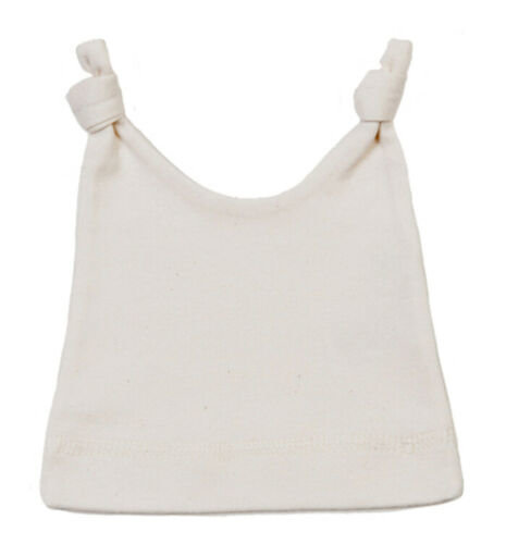 Babymutsje van organic cotton met twee knoopjes