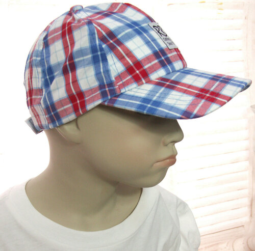 Stoere cap voor jongens in groen en rood