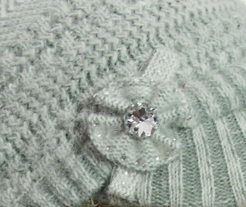 Oversized angora winterpet met strikje en strass steen kleur grijs