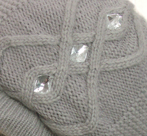 Oversized winterpet met drie strass stenen kleur grijs