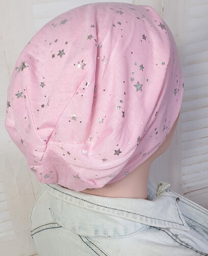 Zomerse chemomuts beanie kleur roze met sterretjes maat one size