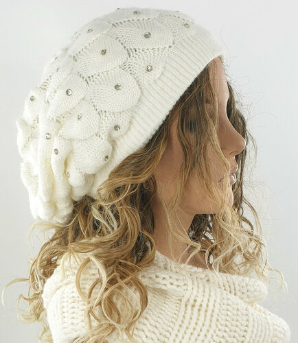 Dubbel gebreide wintermuts met strass stenen kleur wolwit