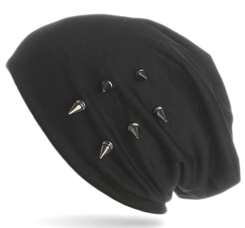 Beanie gothic muts met grote spikes studs kleur zwart