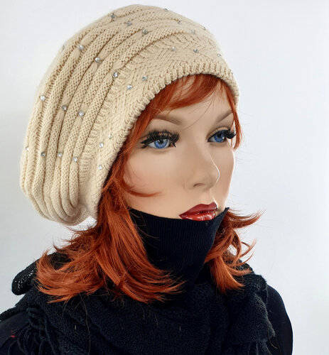 Dubbel gebreide wintermuts baret met strass stenen kleur beige maat one size