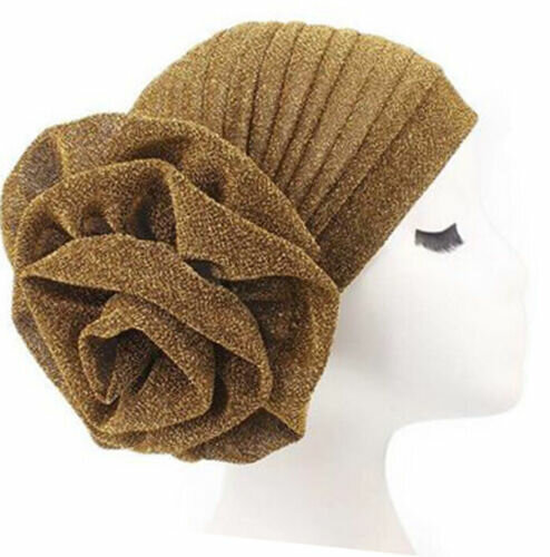 Feestelijke glitter muts met grote bloem goud kleur