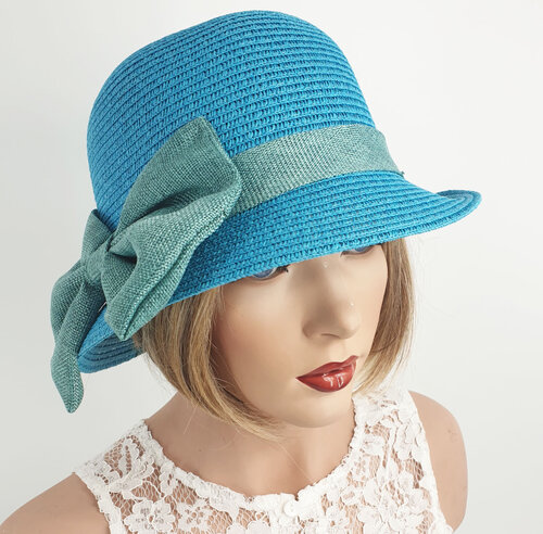Cloche jaren 20 style van toyostro kleur turquoise met strik versiering 