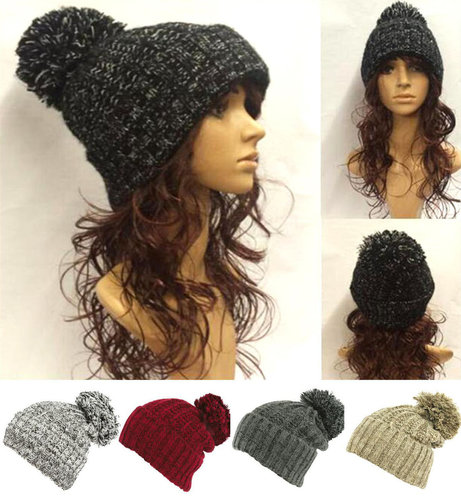 De trend voor deze winter: Beanie met bommel! kleur Naturel