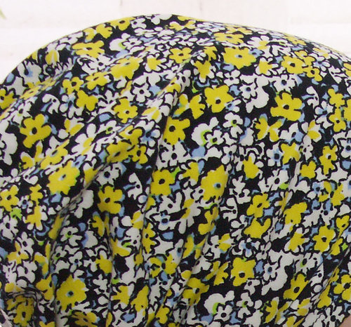 Zwarte Chemo muts hoofddoekje met gele bloemetjes
